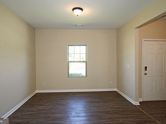 3rd image of 205 Aberdeen Way