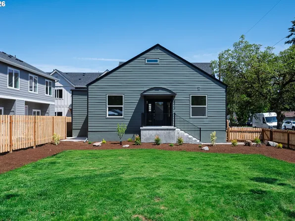 8413 NE Hassalo St, Portland, OR 97220