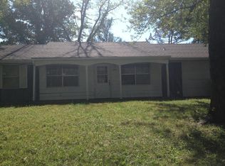 1103 SW 32nd St, Topeka, KS 66611