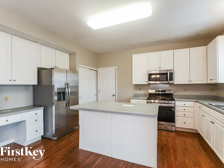 218 Greenshire Ln — Photo 8