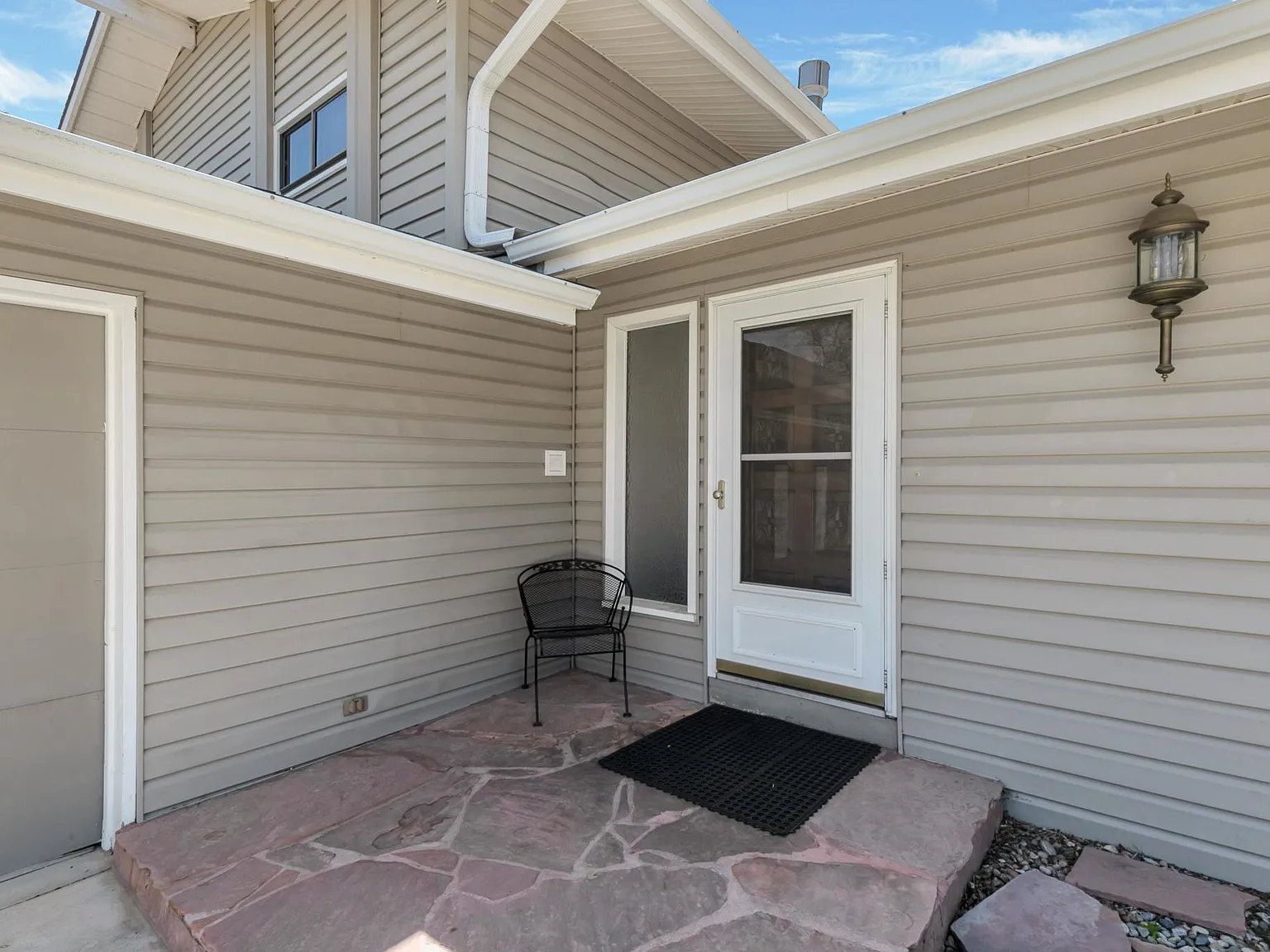 4 bed, 2764 sqft, $2,750 — Photo 2