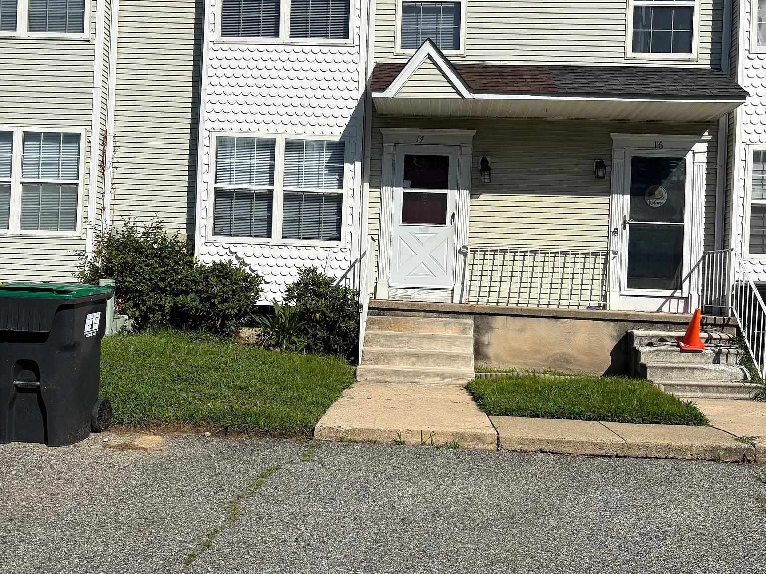 3 bed, 1300 sqft, $1,825 — Photo 2