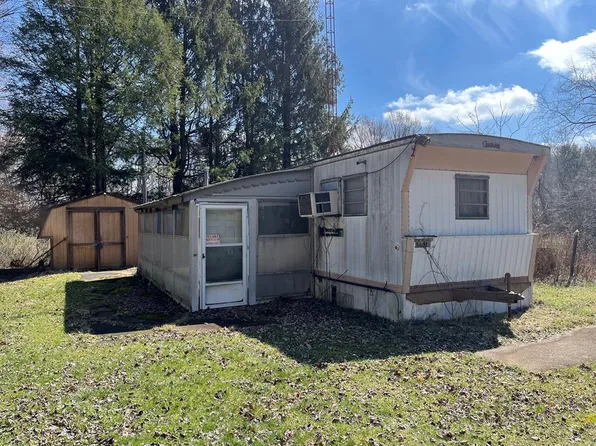 19647 Brimstone Rd, Centerville, PA 16404