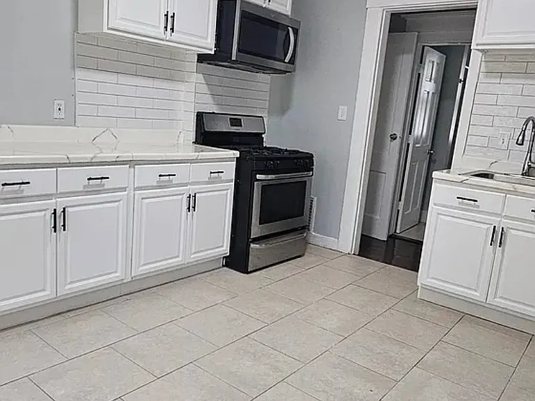 381 Norton St #2 — Photo 6
