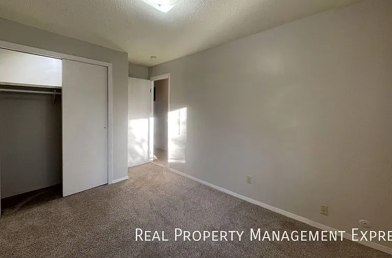 3711 S Cathy Ave #4 — Photo 23