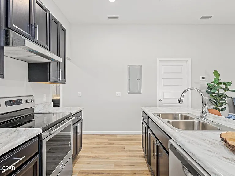 3835 Avon Rd #B3 — Photo 6