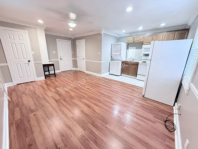 1310 Jefferson Ave #B — Photo 5