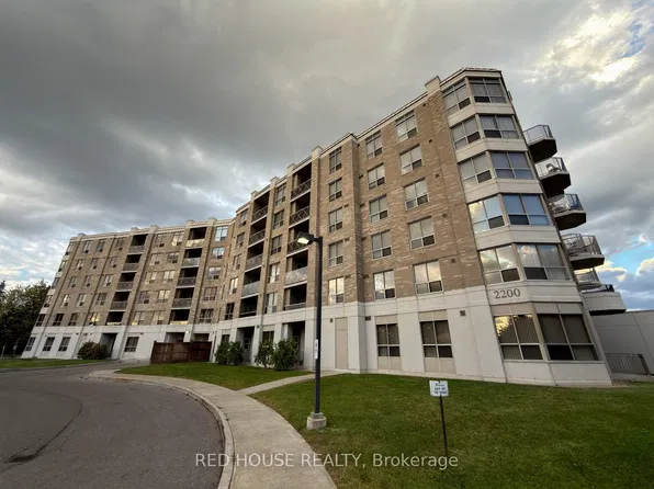 2200 John St #208, Markham, ON L3T 7S7