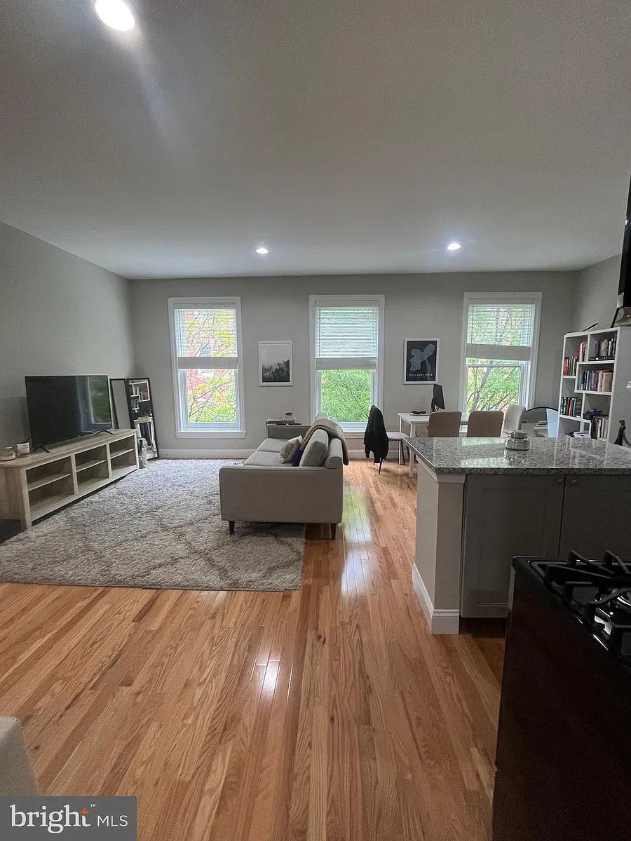 Building Photo - 1820 Pine St #3F