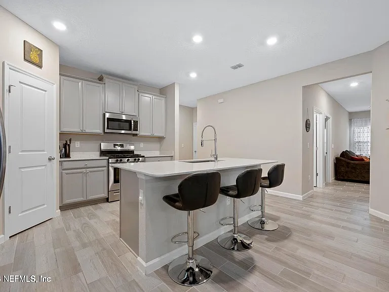 1780 Amberly Dr — Photo 14