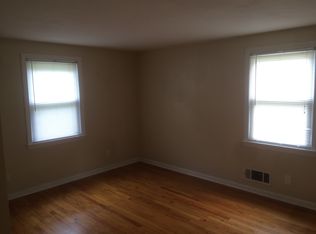 7 Willow Ln, Bloomfield, CT 06002
