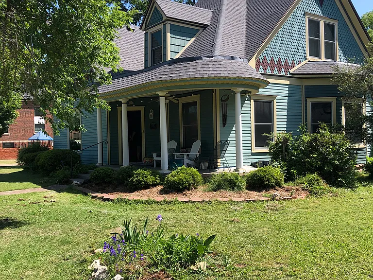 721 N Peters Ave — Photo 2