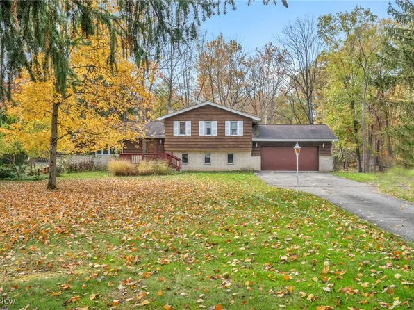 16898 S Meadowpark Dr, Walton Hills, OH 44146