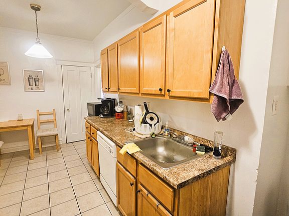 4th image of 6900 N Sheridan Rd #3A