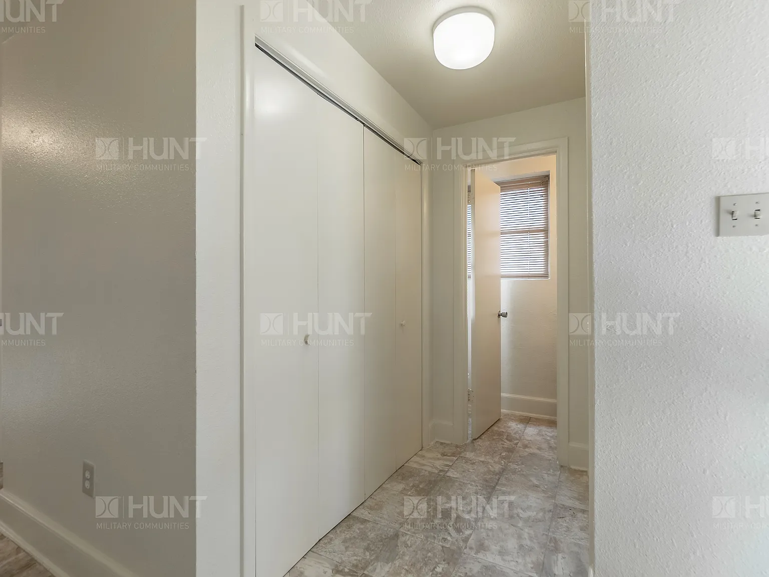 4 bed, 2.5 bath, 1969 sqft, $2,094 — Photo 4