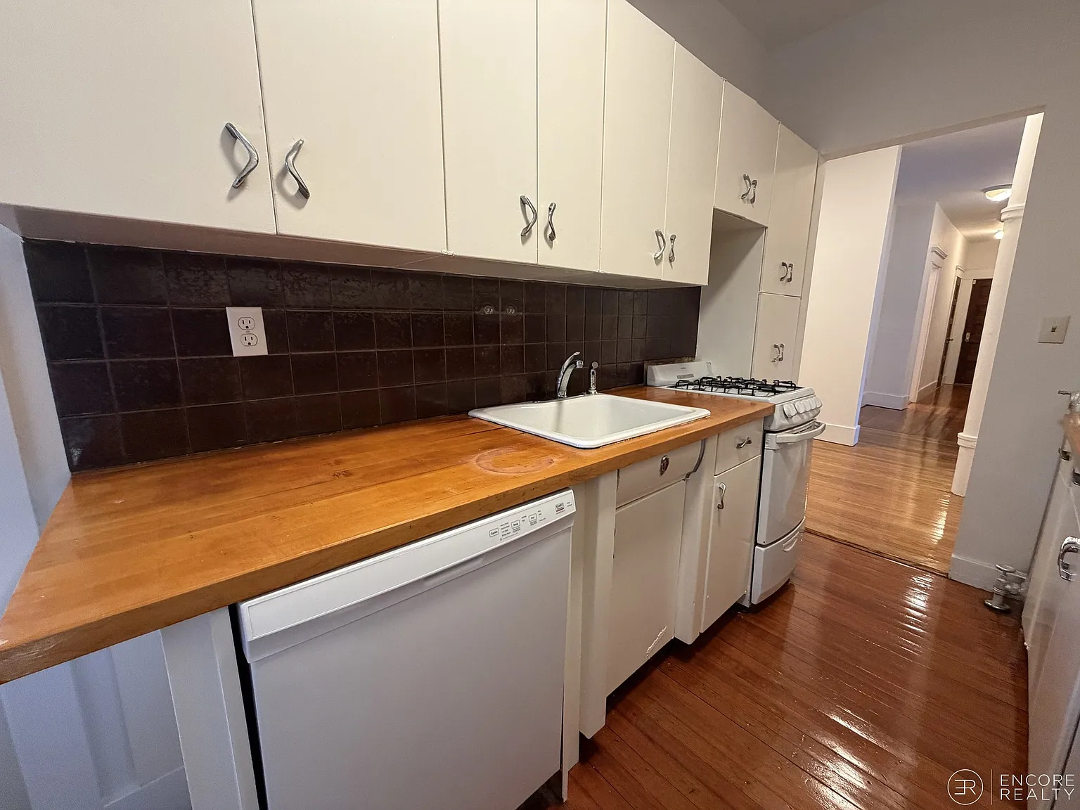 Studio, 9999 sqft, $2,600 — Photo 2
