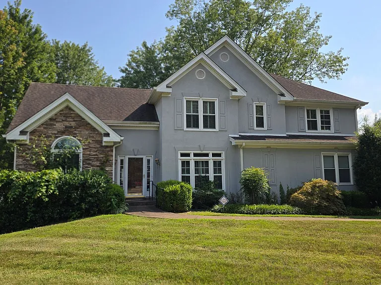 2710 Runnymeade Dr — Photo 2