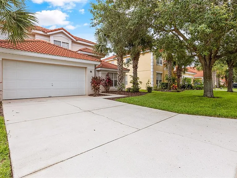239 Carrera Ave — Photo 2