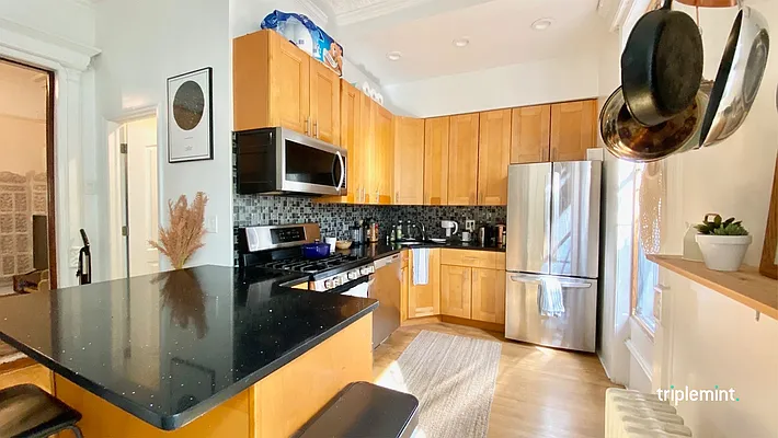 Rented by The Agency | media 12