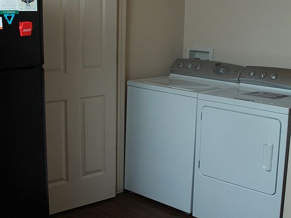 Washer/Dryer included