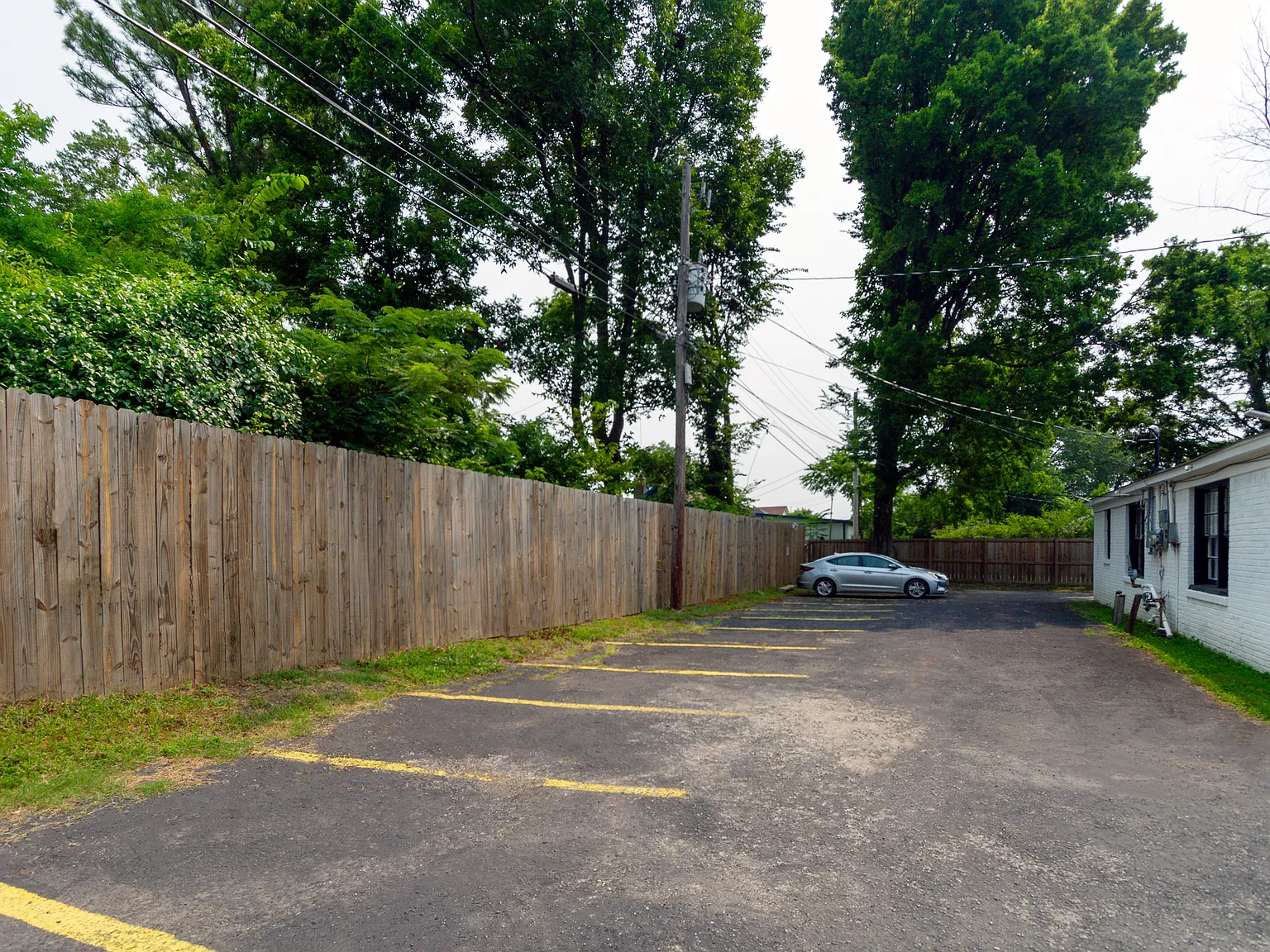 1050 N Pkwy — Photo 4