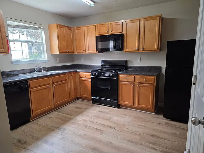 3 bed, 2.5 bath, 1549 sqft, $2,175 — Photo 3