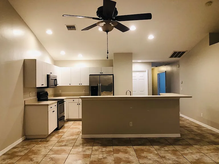 1031 SE 24th Ave — Photo 9