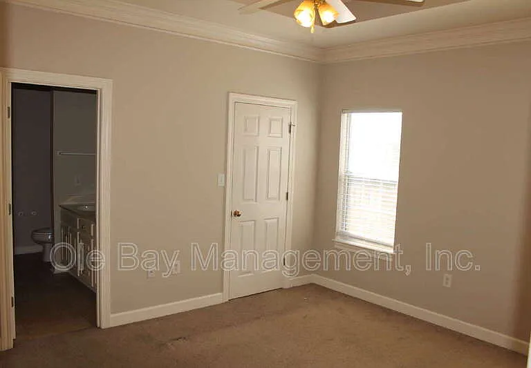 1005 Pinemont Dr — Photo 6