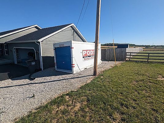 3rd image of 8960 Brandenburg Rd