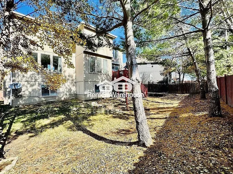 15861 Linden St — Photo 40