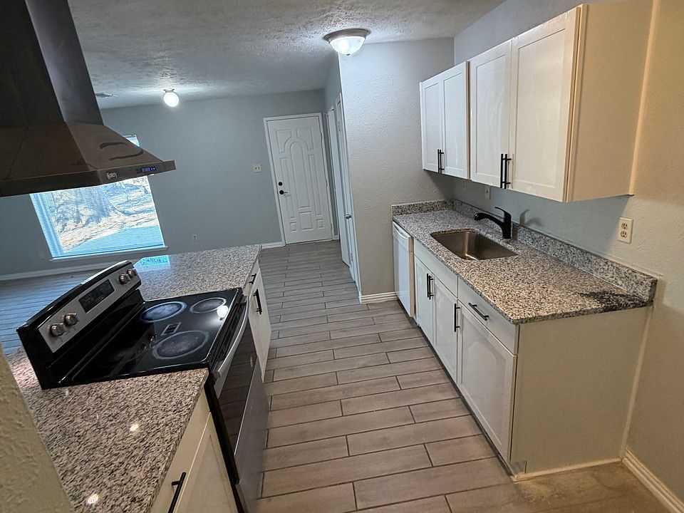 1st image of 4213 Crestwood Dr