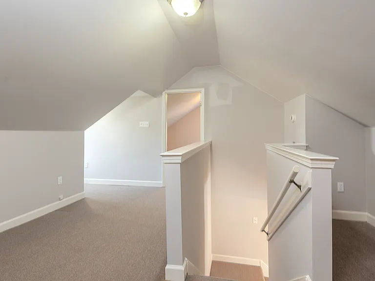 500 Colonial Rd — Photo 28