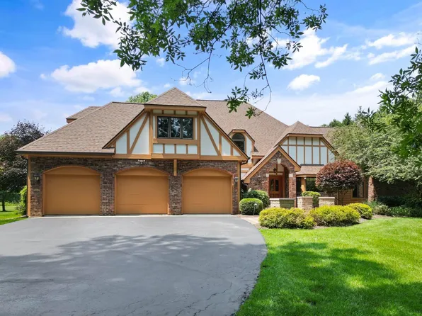 1305 Lake Dr, Chesterton, IN 46304