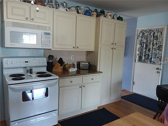 3rd image of 709 Desert Hills Way