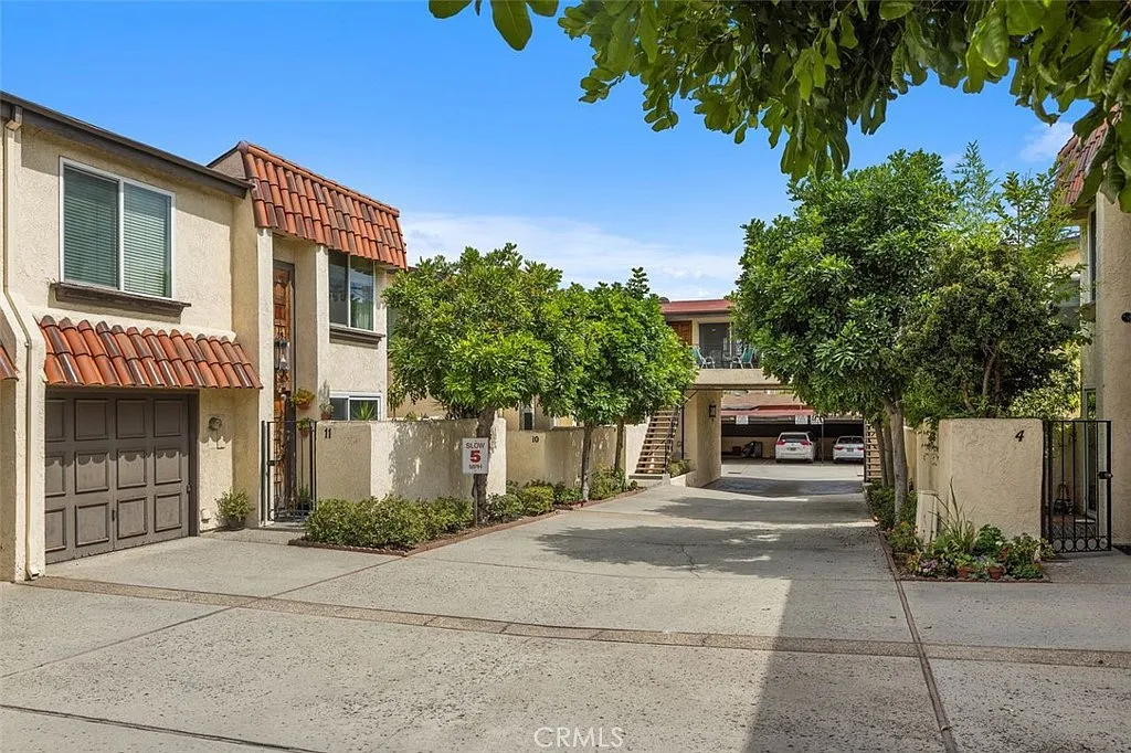 2 bed, 1104 sqft, $2,900 — Photo 4