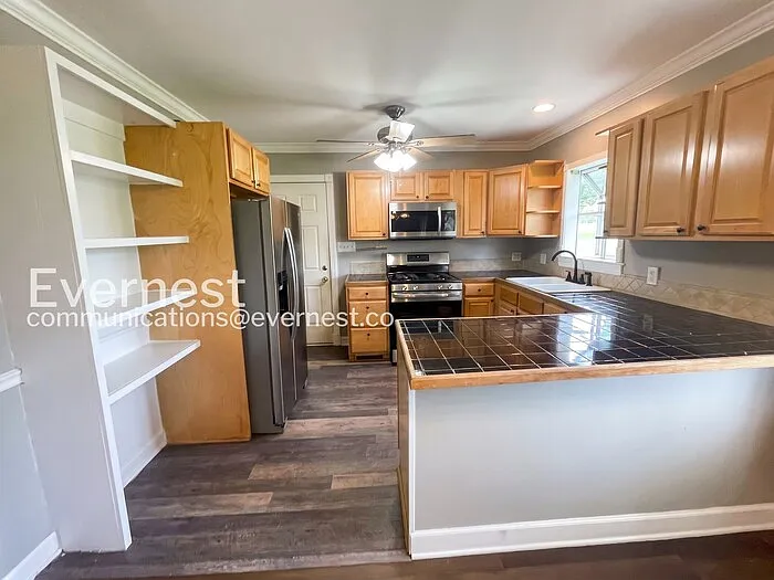 2249 Maplecrest Dr — Photo 4