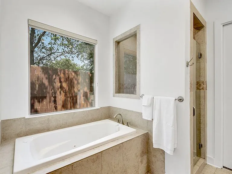 1006 Lipan Trl — Photo 20