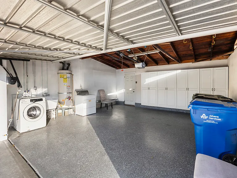 1019 W Pine St — Photo 22