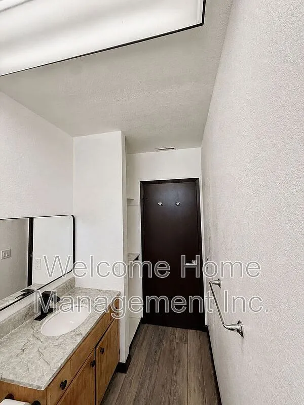 4 bed, 2.0 bath, 1600 sqft, $3,900 — Photo 4