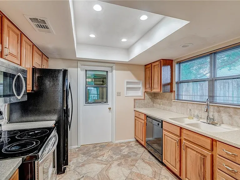 12118 Black Angus Dr — Photo 13