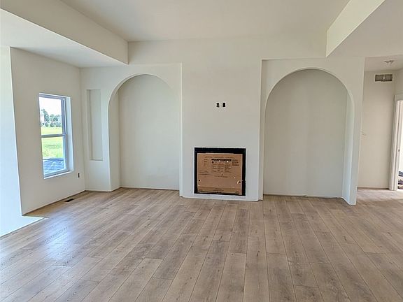 3rd image of 524 Park View Ct