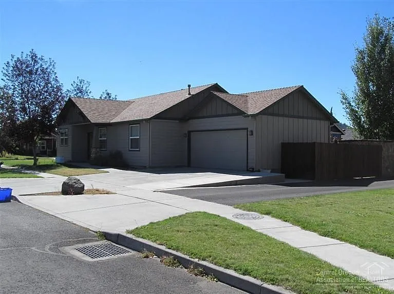 62593 Hawkview Rd — Photo 2