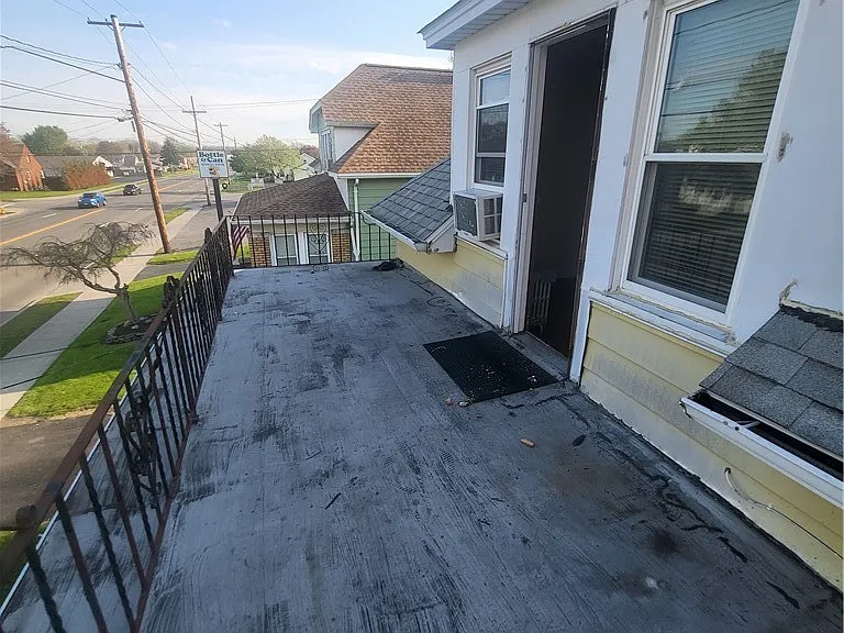1368 Harlem Rd — Photo 2