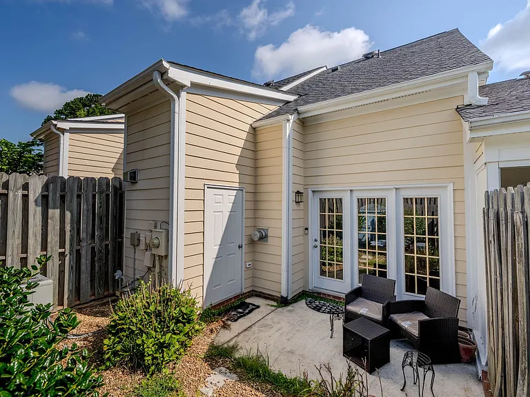 702 Teague Pl — Photo 17