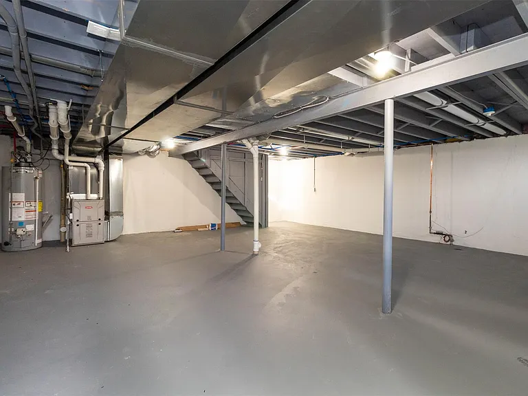 5485 Hammersmith Dr — Photo 42