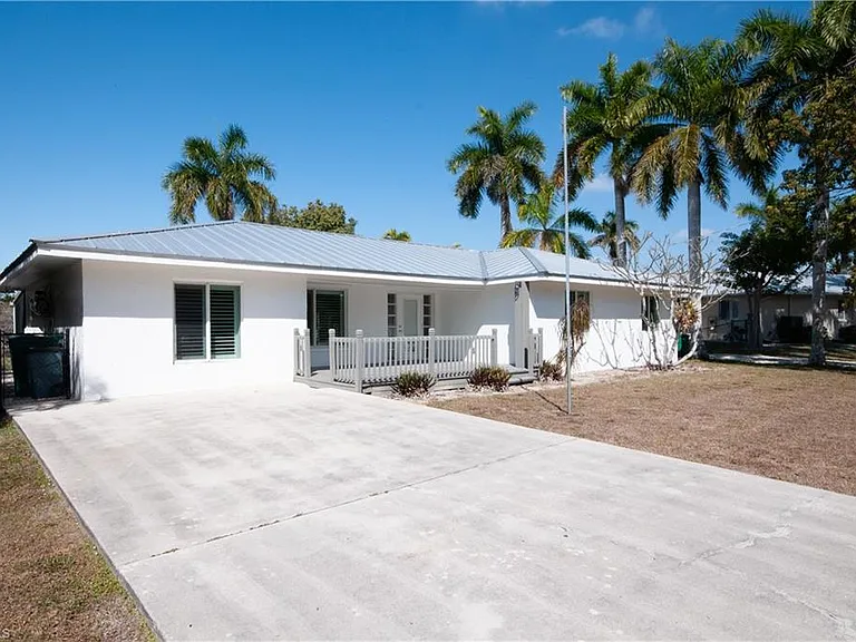 54 Liberty Ln — Photo 2