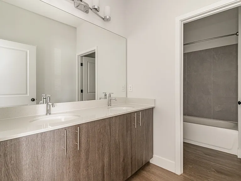 1213 Waterford St SE — Photo 11