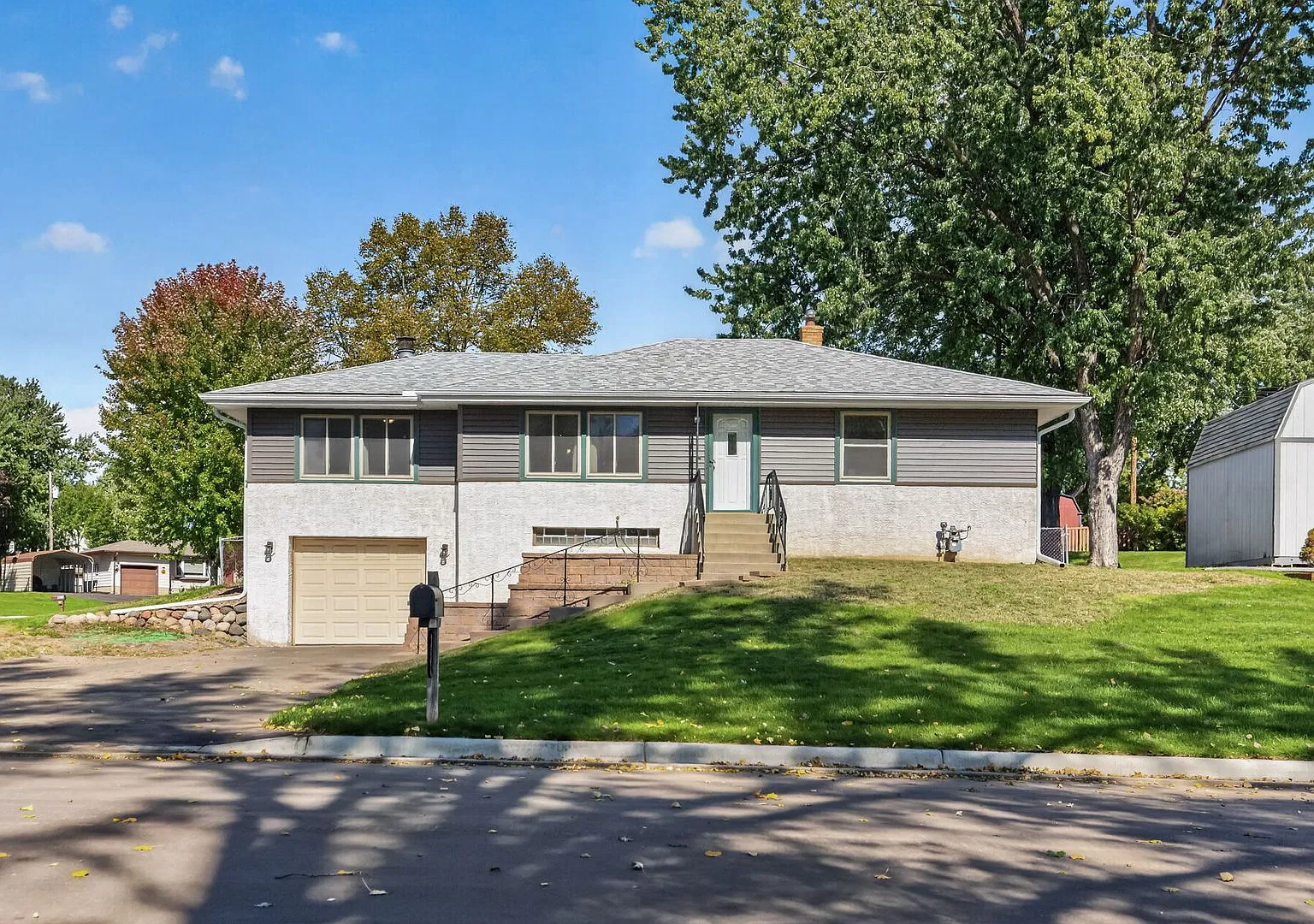 Newly remodeled 4-bedroom, 2-bath home in Inver Grove Heights- Available Now! — Photo 1