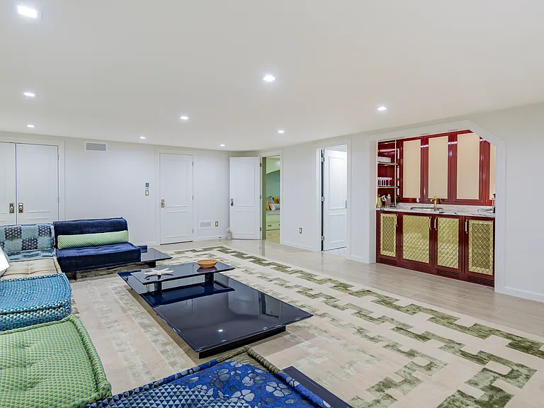 331 Meadows W — Photo 53