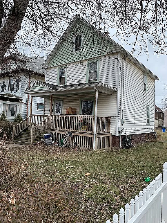635 25th St photo 1